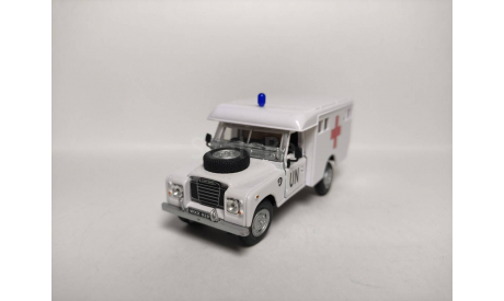 LAND ROVER 109 Скорая помощь, масштабная модель, Bauer/Cararama/Hongwell, scale43