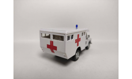 LAND ROVER 109 Скорая помощь, масштабная модель, Bauer/Cararama/Hongwell, scale43