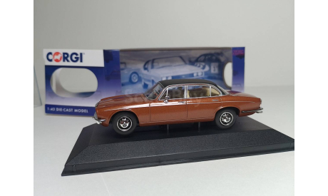 Daimler Double Six Series 2, масштабная модель, Corgi, scale43
