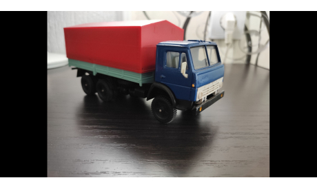 Камаз-5320 тент синий/красный из коллекции С002, масштабная модель, scale0