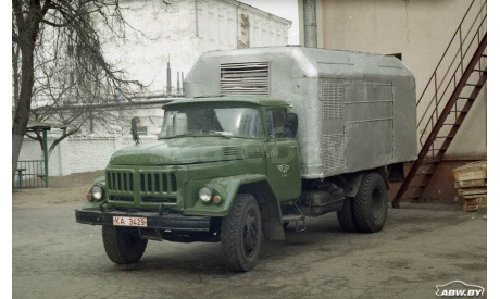 Фургон ЛУМЗ-890 на базе Амур-531350, масштабная модель, ЗИЛ, MODIMIO, 1:43, 1/43