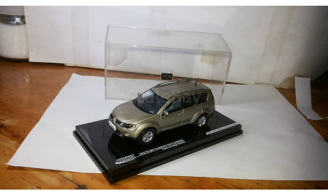 Mitsubishi Outlander Vitesse. Нет одного рейлинга на крыше, масштабная модель, scale43