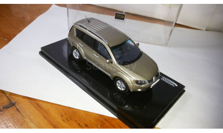 Mitsubishi Outlander Vitesse. Нет одного рейлинга на крыше, масштабная модель, scale43