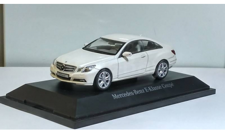 1:43 Mercedes Benz E Class Coupe 2009-2013  Diamond белый Schuco, масштабная модель, Mercedes-Benz, 1/43