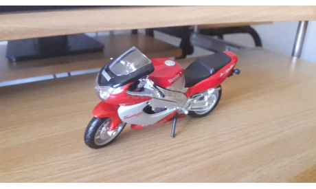 Yamaha YZF 1000 R Thunderace, масштабная модель мотоцикла, Welly, scale18