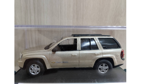 Chevrolet TrailBlazer 2005 cashmere metallic 1:43 BlackBox, масштабная модель, scale43