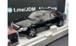 Mercedes-Benz W221 S600 1:18 Motorhelix