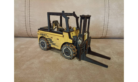 ВИЛОЧНЫЙ ПОГРУЗЧИК (FORKLIFT TRUCK), масштабная модель, НВ07, 1:32, 1/32