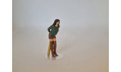 Фигурка ’Девушка с битой’ 1/43