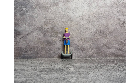 Фигурка ’Девчонка на сигвее’  1/43, фигурка, 1:43