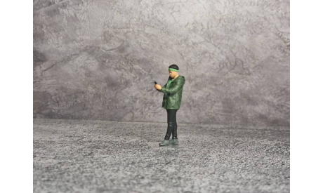 Фигурка ’Парень с телефоном’ 1/43, фигурка, scale43