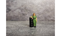 Фигурка ’Шиномонтажница’ 1/43