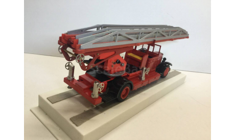 Лестница ПЭЛ 30 на шасси Зис 11. ЛОМО. (ЛОМО-АВМ)., масштабная модель, scale43