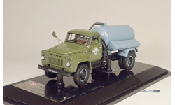 АНМ 53А Ассенизаторная машина 1971 г. хаки-голубой DIP Models  1:43 105305