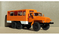 НЕФАЗ-42112 (4320), кабина оранжевая, белые короба
