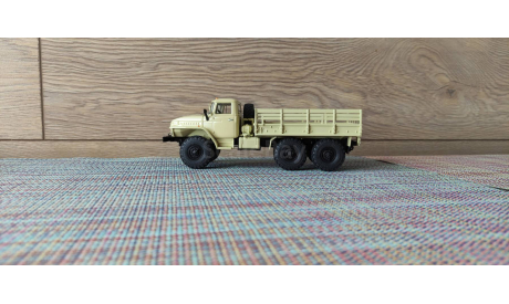 Урал 4320 песочный, без тента, масштабная модель, Автоистория (АИСТ), scale43