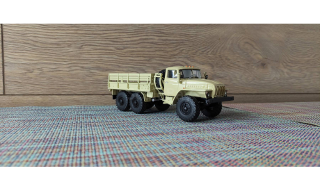 Урал 4320 песочный, без тента, масштабная модель, Автоистория (АИСТ), scale43