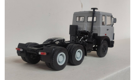 МАЗ-6422 ранний, серая кабина, масштабная модель, Автоистория (АИСТ), scale43