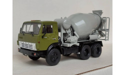 Автобетоносмеситель СБ 92 (5511), зеленая кабина, 1/43