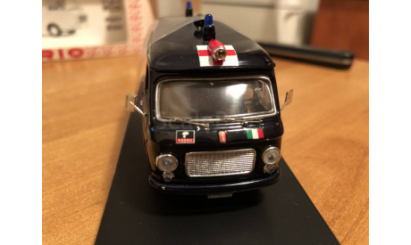 Fiat 238 ambulanza carabinieri Rome (Рим) 1-43 (лот в мск), масштабная модель, 1:43, 1/43, RIO