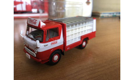 Suzuki Elf красный Tomica Coca Cola 1-43 (лот в мск), масштабная модель, scale43