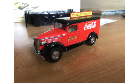 Matchbox GMC Panel Van 1937 красный CocaCola (лот в мск), масштабная модель, scale0