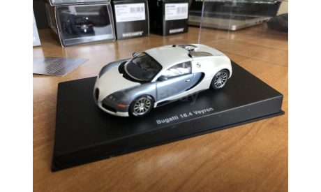 Bugatti Veyron pearl ice blue Autoart 50908 1-43 (лот в мск), масштабная модель, scale43