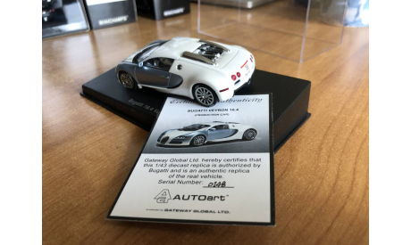 Bugatti Veyron pearl ice blue Autoart 50908 1-43 (лот в мск), масштабная модель, scale43