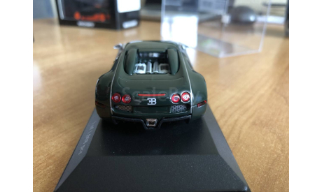 Bugatti Veyron Centennaire chrome green Minichamps 1-43 (лот в мск), масштабная модель, scale43