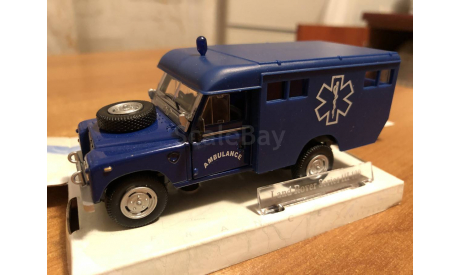 Land Rover III ambulance фургон высокий синий Cararama  1-43  (лот в мск), масштабная модель, 1:43, 1/43, Bauer/Cararama/Hongwell