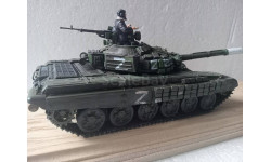Модель 1/35 Танка Т-72Б1 с экипажем и подставкой
