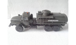 Модель 1/35 автотопливозаправщика АЦ-10-4320М.