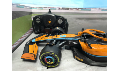 McLaren Mercedes Formula 1 2022 1/18 на пульте R/C, масштабная модель, scale18