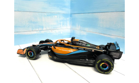 McLaren Mercedes Formula 1 2022 1/18 на пульте R/C, масштабная модель, scale18