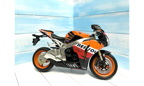 Мотоцикл Honda CBR1000 RR Repsol 1:6, масштабная модель мотоцикла, Maisto-Swarovski, scale8