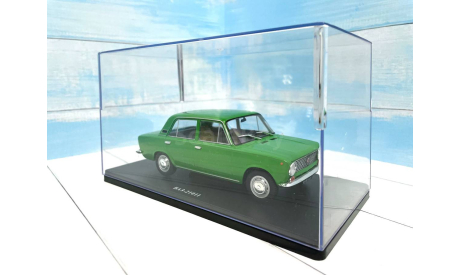 ВАЗ 21011 Жигули зелёный с боксом 1/24 Hachette, масштабная модель, scale24