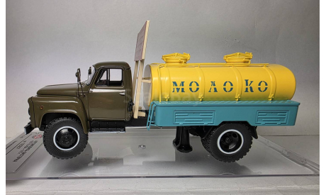 Автомобиль-цистерна АЦПТ-3,3 (53А) ’Молоко’, 1973 г. DiP Models, масштабная модель, scale43, ГАЗ