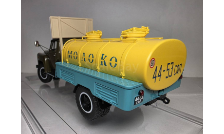 Автомобиль-цистерна АЦПТ-3,3 (53А) ’Молоко’, 1973 г. DiP Models, масштабная модель, scale43, ГАЗ