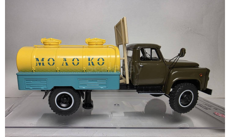 Автомобиль-цистерна АЦПТ-3,3 (53А) ’Молоко’, 1973 г. DiP Models, масштабная модель, scale43, ГАЗ