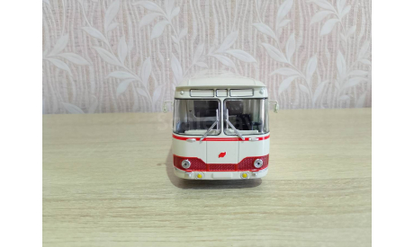 Автобус Лиаз-677В турист 1:43, масштабная модель, MODIMIO, scale43