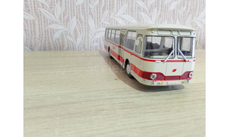 Автобус Лиаз-677В турист 1:43, масштабная модель, MODIMIO, scale43
