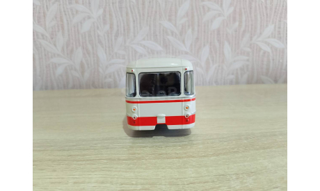 Автобус Лиаз-677В турист 1:43, масштабная модель, MODIMIO, scale43