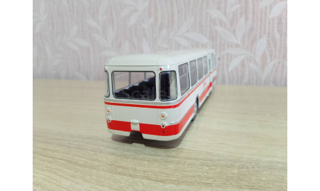 Автобус Лиаз-677В турист 1:43, масштабная модель, MODIMIO, scale43