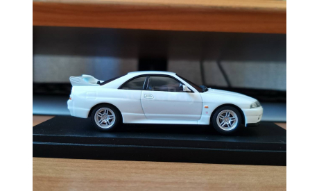Nissan Skyline GT-R (BCNR33), crystal white, Kyosho 1:43 металл, масштабная модель, scale43