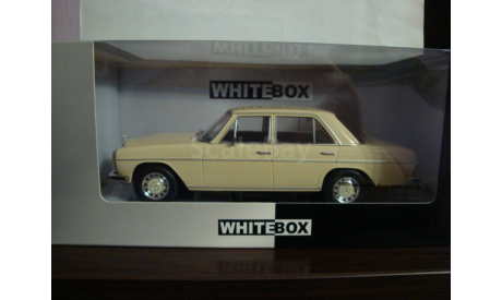 MERCEDES BENZ 200D W115 1968 1/24  WHITEBOX, масштабная модель, Mercedes-Benz, 1:24