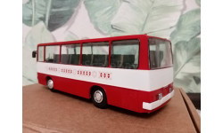 Автобус Ikarus-211 собран из AVD. Оба лота - за 4000.