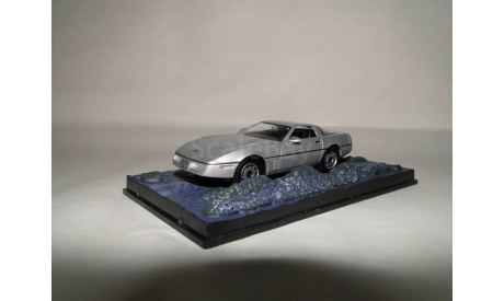 Chevrolet Corvette - A View to a Kill, масштабная модель, Universal Hobbies, scale43