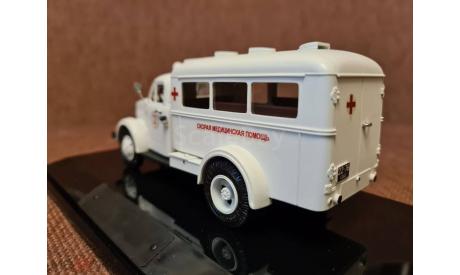 ПАЗ-653 Санитарный белый (Лим.100 экз.) СарЛаб (Арт.SL-44A), масштабная модель, scale43
