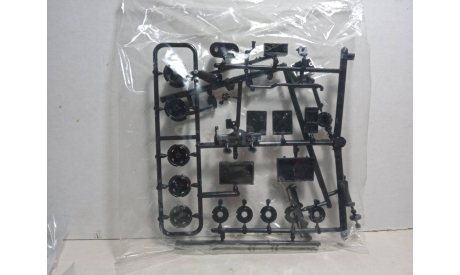 1/43 AVD Models №1335AVD -  МАЗ-200 КУНГ, сборная модель автомобиля, scale43