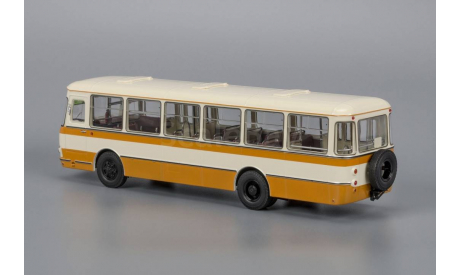 Автобус ЛиАЗ-677М бежево-желтый, масштабная модель, Classicbus, 1:43, 1/43